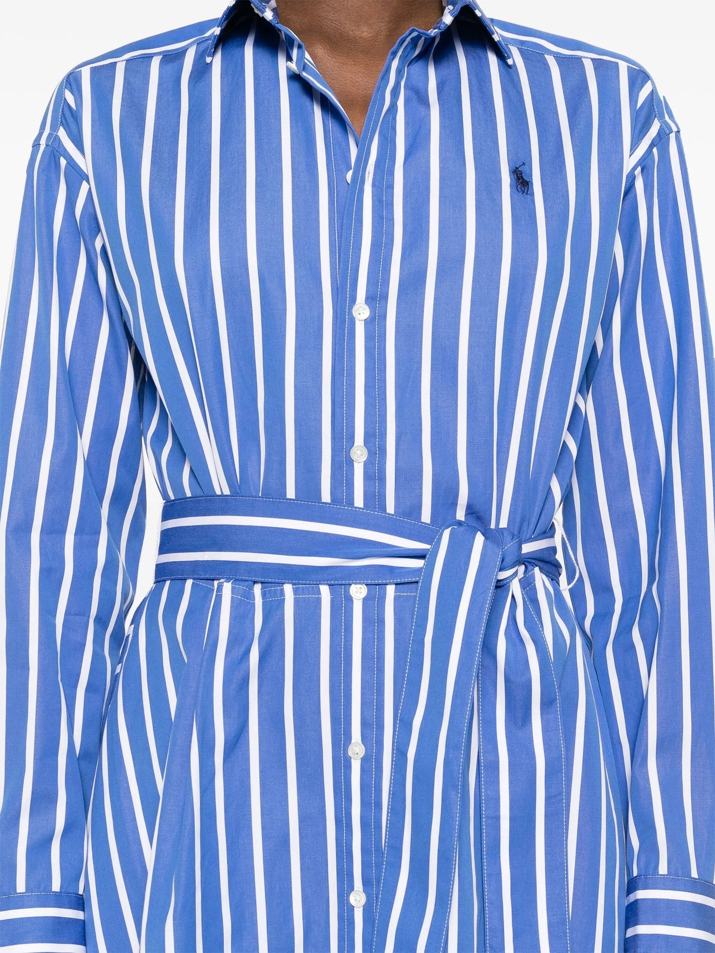 Gestreiftes Hemdblusenkleid mit Gürtel